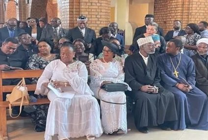 À Kinshasa, la dépouille de Roland Lumumba est arrivée à la cathédrale Notre-Dame du Congo.