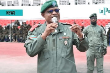 Une parade mixte a réuni militaires et policiers au terrain annexe du Stade des Martyrs.
