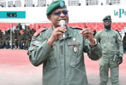 Une parade mixte a réuni militaires et policiers au terrain annexe du Stade des Martyrs.