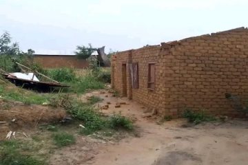 Plus de 300 maisons d’habitation ont été détruites, ainsi que des écoles et des églises.